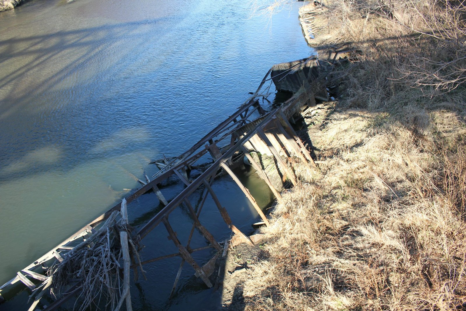 Scrap boxcars used to stabilize river bank